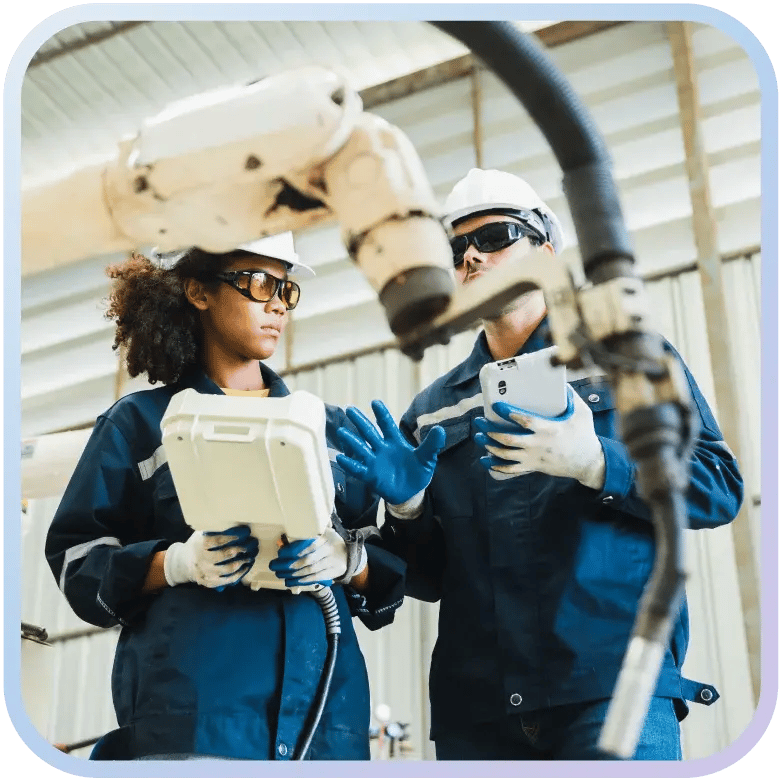 ind-altcontent-heavy-workers-machinery