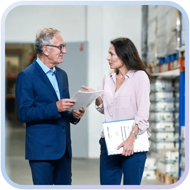 ind-altcontent-logistics-managers-discussing-workflow
