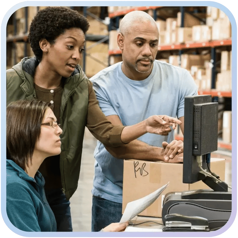 ind-altcontent-logistics-team-computer ind-altcontent-logistics-team-computer